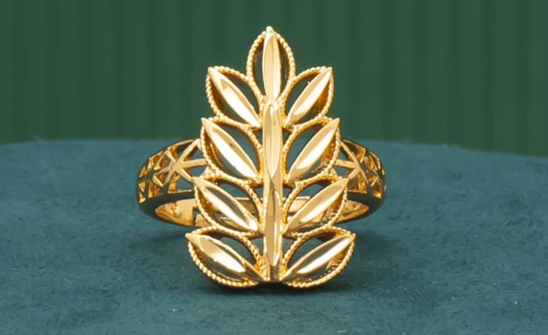 Tercius Pattern Gold Finger Ring