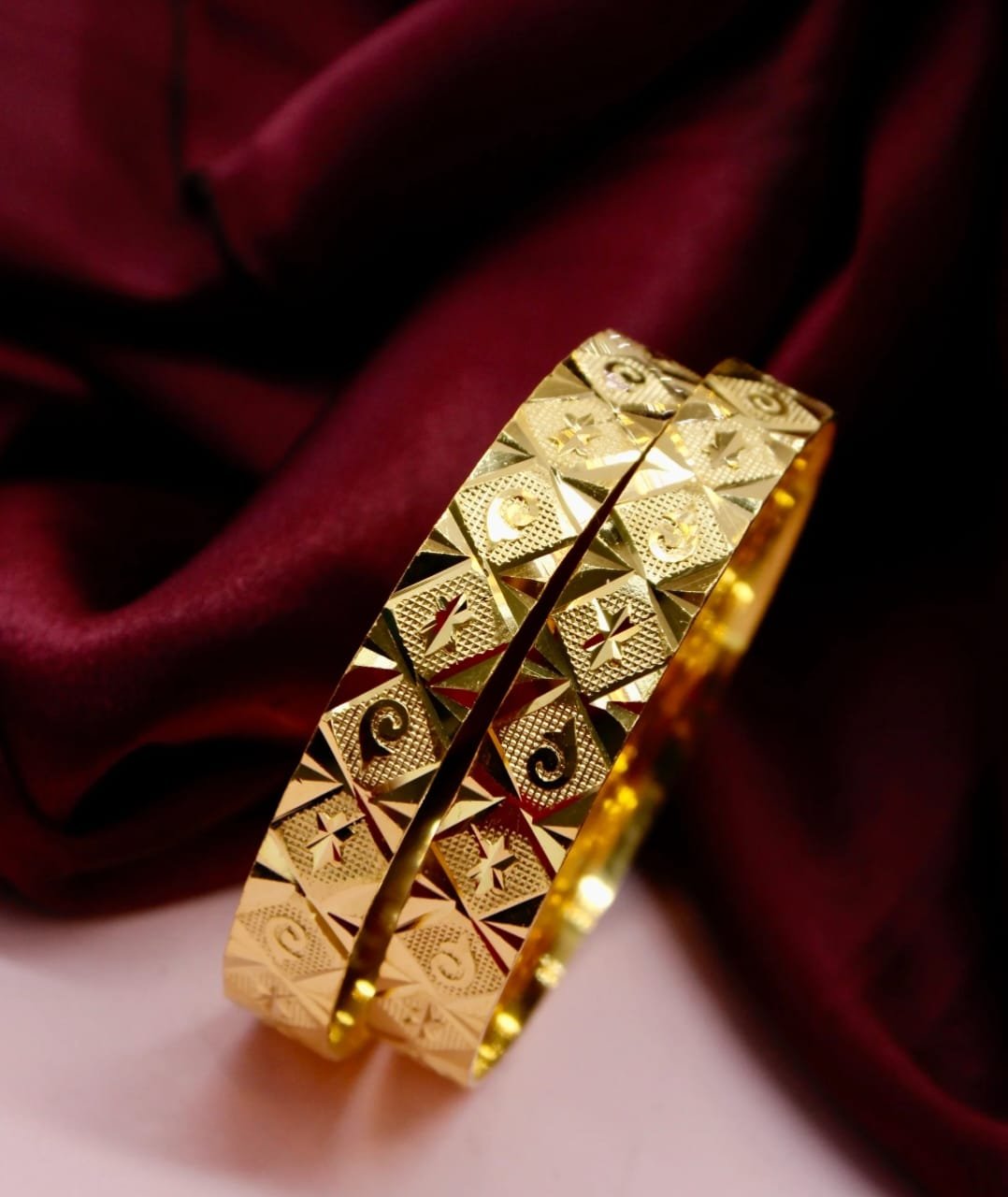 Patli Pattern Gold Bangles 