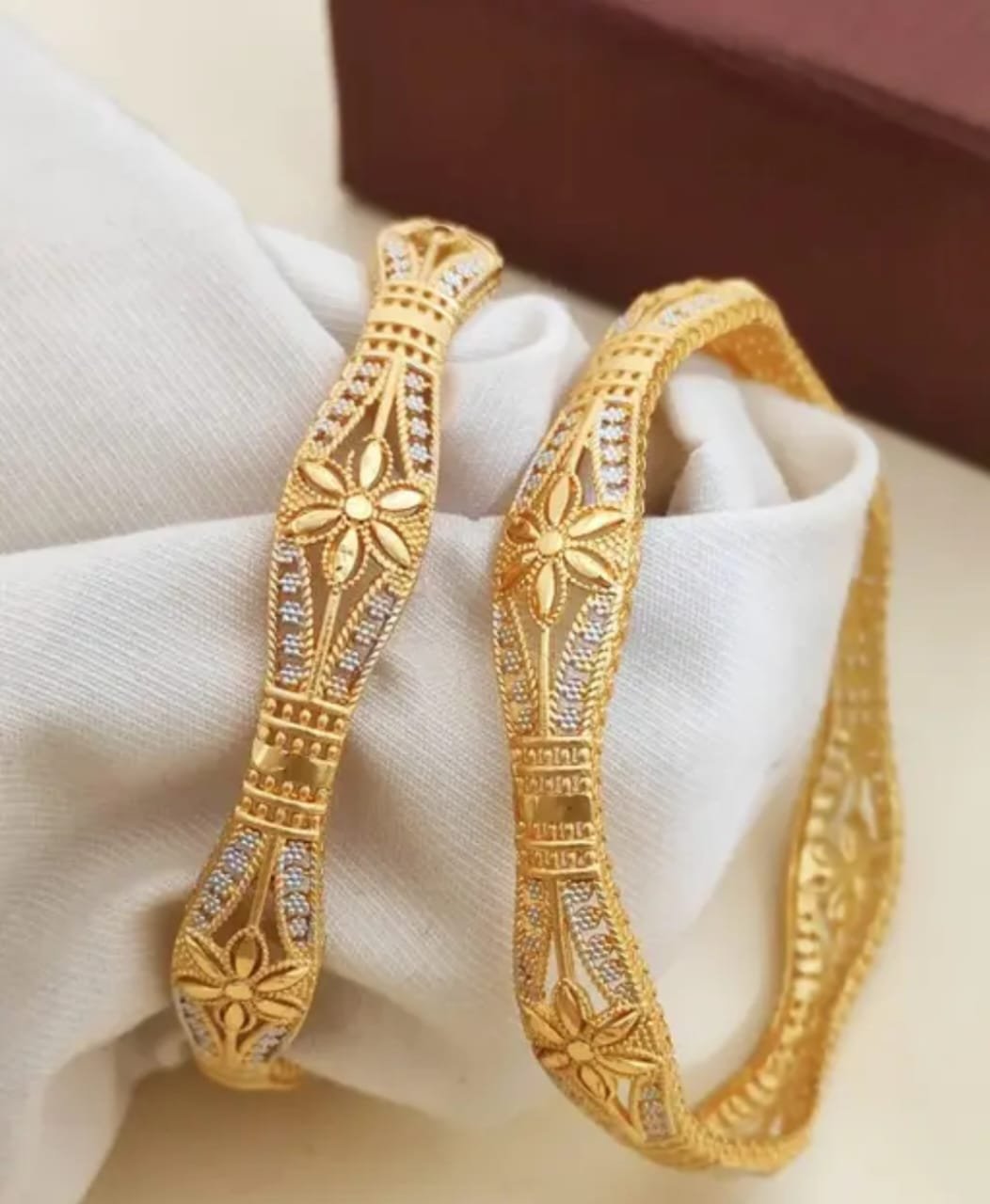 Kalkati Pattern Gold Bangles